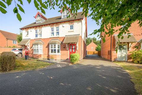 3 bed property, in Murrayfield Avenue, £235,000