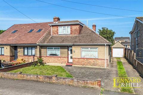3 bed property, in Heathview Road, £450,000