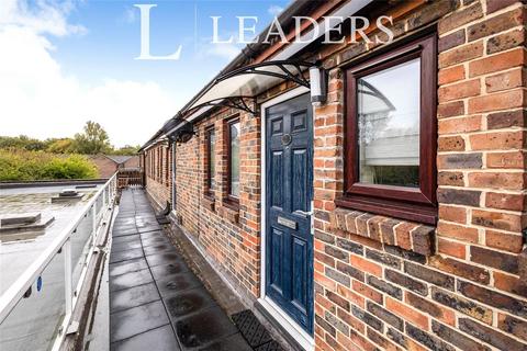 2 bed property, in North Street, £190,000