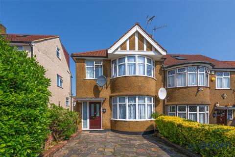 3 bed property, in Wakemans Hill Avenue, £575,000