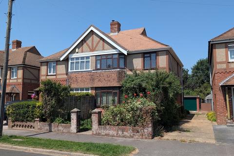 3 bed property, in ROMSEY AVENUE, £325,000