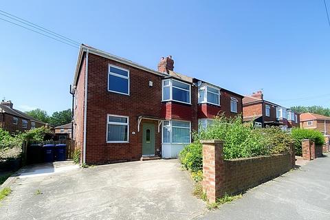 3 bed property, in Borrowdale Avenue, £170,000