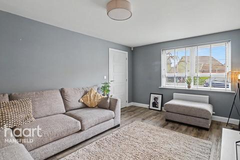 4 bed property, in Taurus Close, £300,000