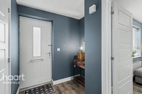 4 bed property, in Taurus Close, £300,000