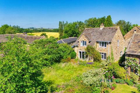 2 bed property, in Main Road, £500,000