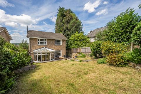 4 bed property, in Broadcroft, £840,000