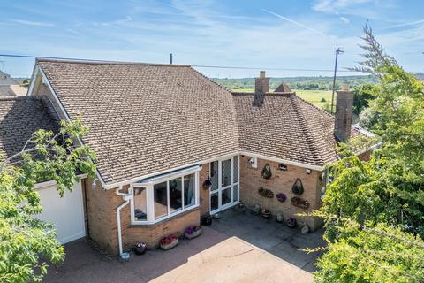 2 bed property, in Nene View, £450,000