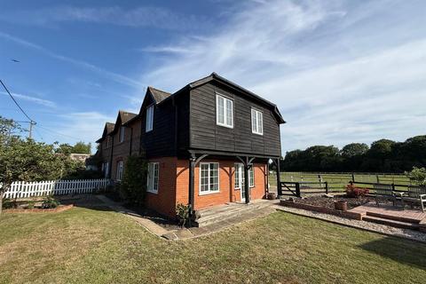 3 bed property, in Blandford Road, £450,000