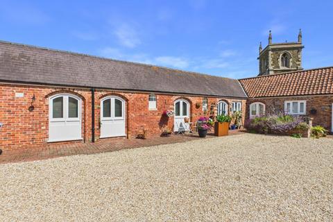 2 bed property, in Holly Cottage, £190,000