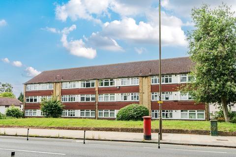 2 bed property, in Lemonwell Drive, £250,000