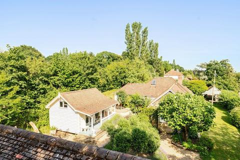 2 bed property, in Broomers Hill Lane, £825,000