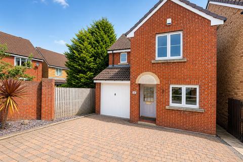 3 bed property, in Rosecroft, £165,000