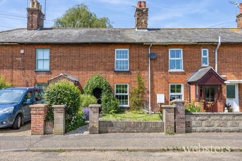 2 bed property, in Norwich Road, £270,000
