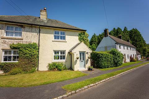 3 bed property, in 28 Castle Drive, £188,000
