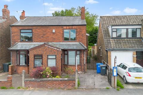 3 bed property, in Farnworth Road, £225,000
