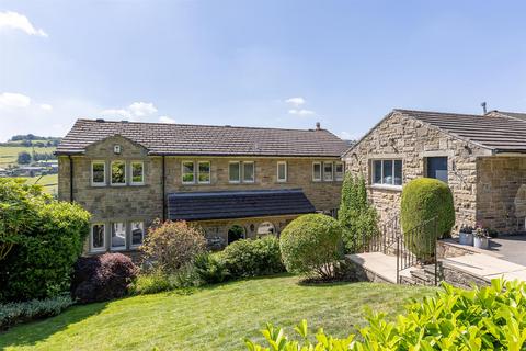 5 bed property, in Binns Lane, £925,000