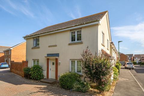 4 bed property, in Greenway Walk, £325,000