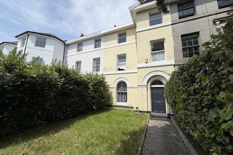 5 bed property, in 3 Wyndham Square, £220,000