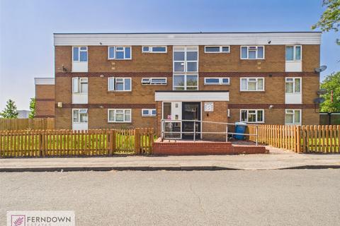 2 bed property, in Woodclose Road, £60,000