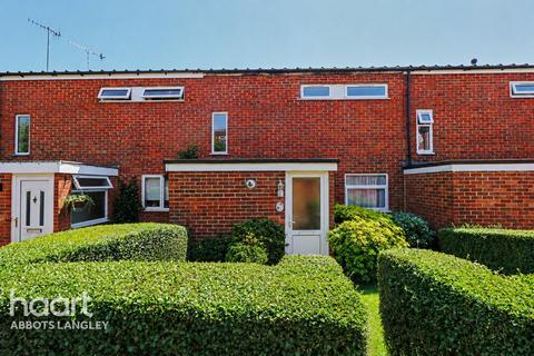 2 bed property, in Jacketts Field, £400,000