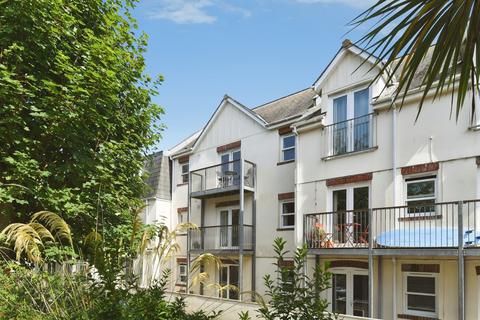 2 bed property, in Edgcumbe Avenue, £220,000