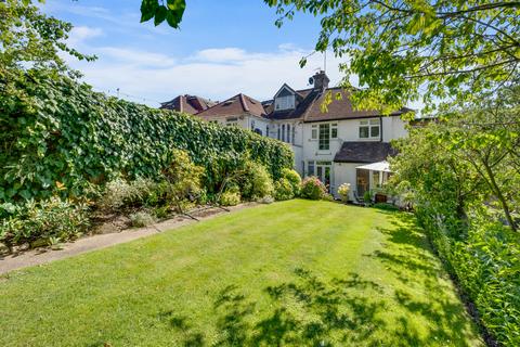 4 bed property, in Marys Crescent, £975,000