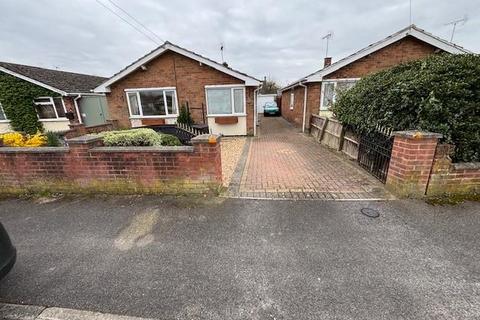 2 bed property, in Highfields Drive, £200,000