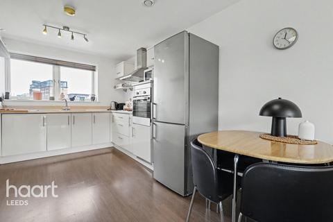 2 bed property, in Aire Quay, £189,950