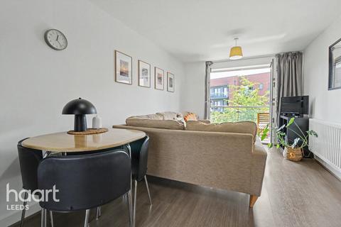 2 bed property, in Aire Quay, £189,950
