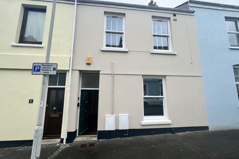 3 bed property, in 6 Admiralty Street, £160,000