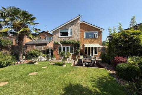 4 bed property, in 2 Severn Close, £575,000