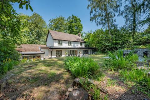 4 bed property, in St. Johns Road, £1,100,000
