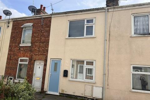 2 bed property, in Seagate Terrace, £90,000