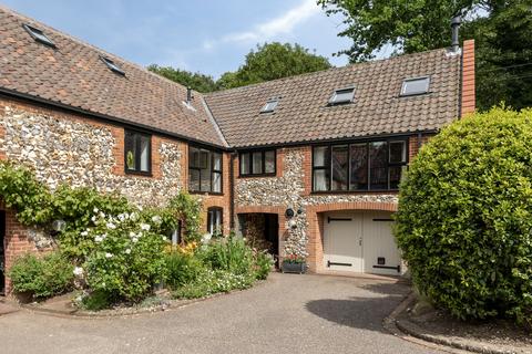 3 bed property, in Stunning Riverside Home in Coltishall, £650,000