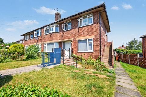 2 bed property, in Queens Drive, £110,000