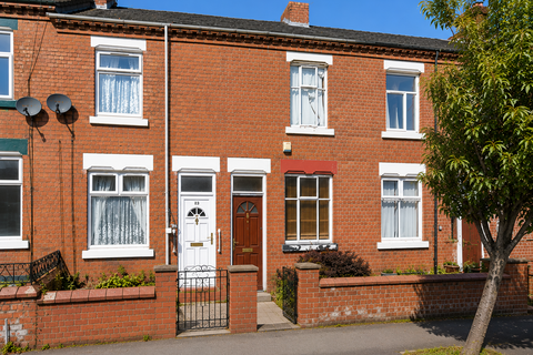 2 bed property, in 18 Neville Street, £25,000