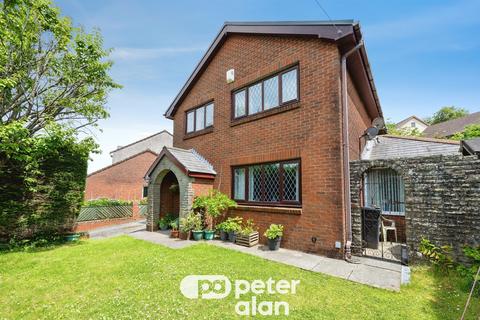 4 bed property, in Bwlch Road, £325,000