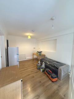 3 bed property, in Collingwood Rd, £559,950