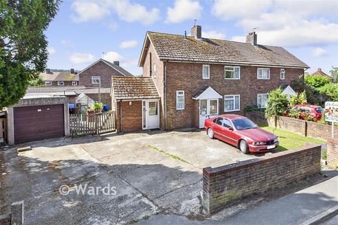 3 bed property, in Horseshoes Lane, £375,000