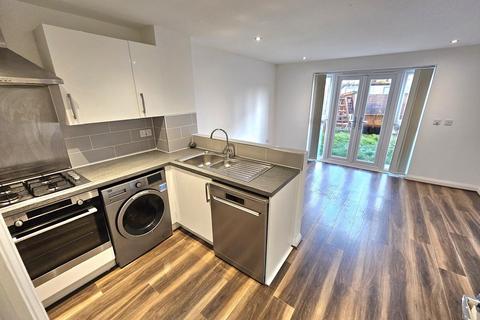 5 bed property, in Granville Road, £15,000