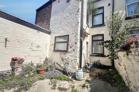 2 bed property, in Suffield Road, £107,000