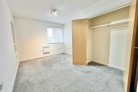 5 bed property, in Carlton Road, £15,000