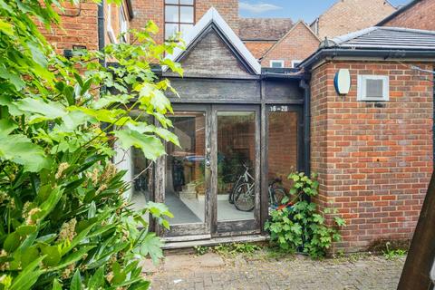 2 bed property, in Cofferidge Close, £135,000