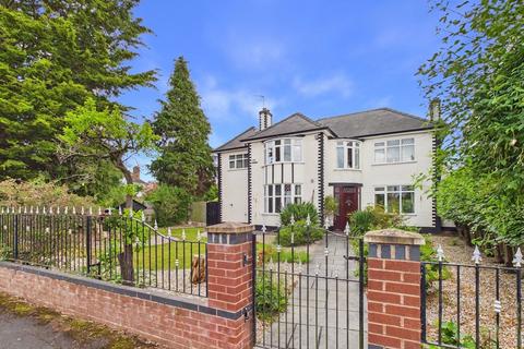 4 bed property, in Daleside, £695,000