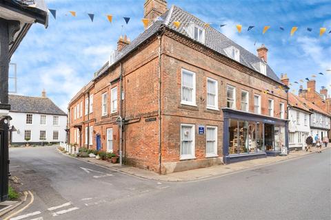 6 bed property, in Friday Market Place, £325,000