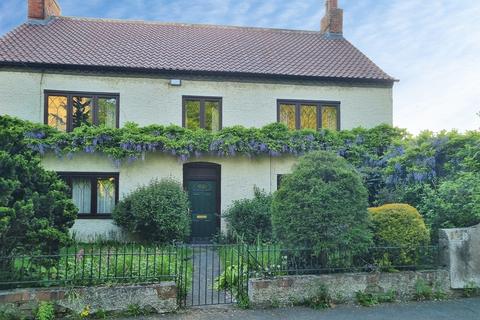 5 bed property, in Cuckoo Lane, £390,000