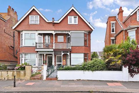 6 bed property, in Royal Parade, £550,000