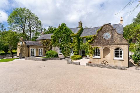 6 bed property, in Howe Mill Farm, £1,995,000