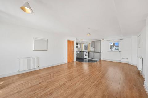 2 bed property, in Navigation Yard, £180,000