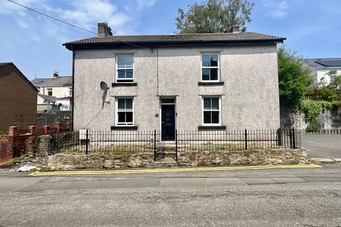 4 bed property, in Duke Street, £290,000